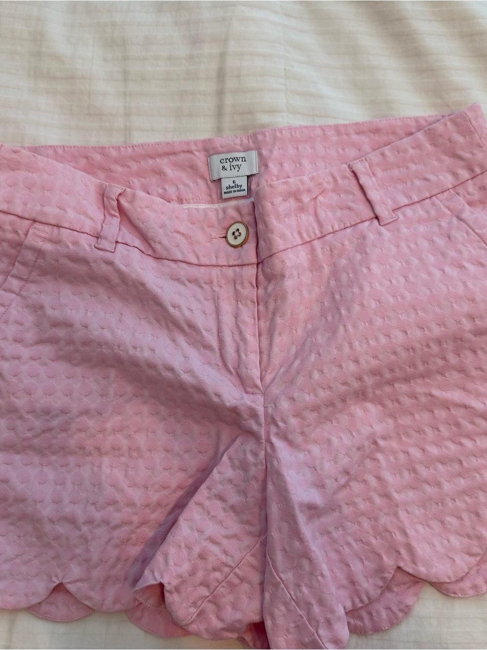 crown & ivy Light Pink Scalloped Hem Shorts